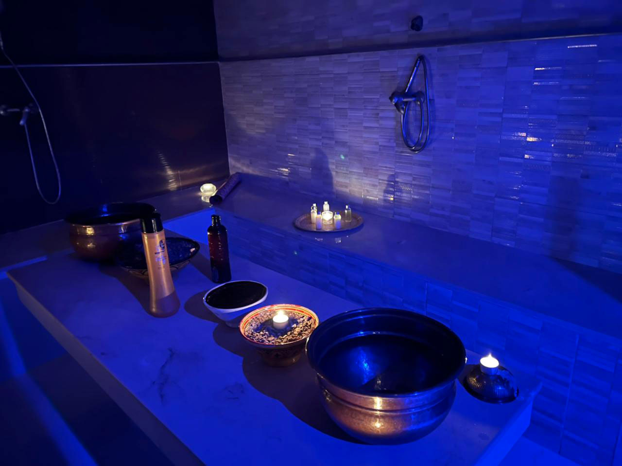 Hammam + traditional exfoliation with black soap + ghassoul mask flavored with 7 plants + relaxing massage